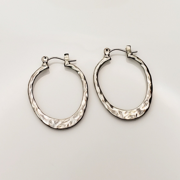 4 Silver Tone Earrings For Price of One- Hoops and Dangles - Picture 4 of 7